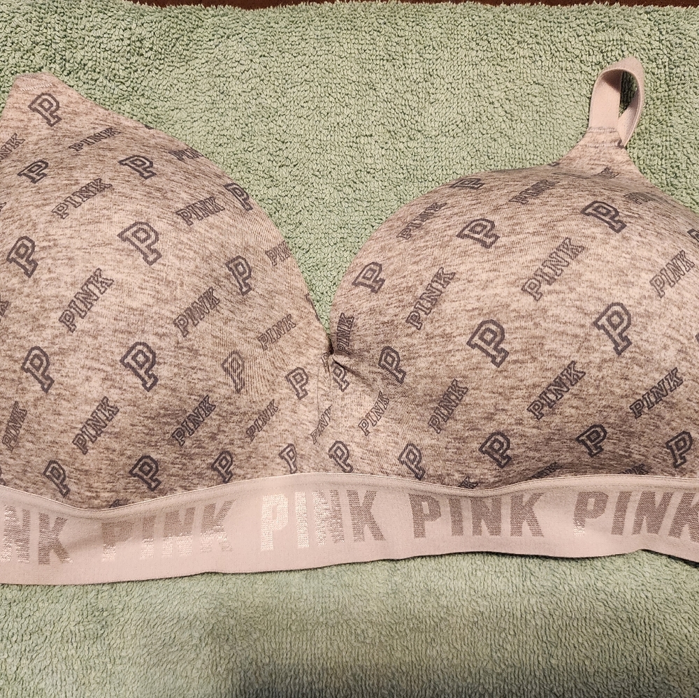 PINK VS  Everywhere Wireless Lightly Padded Bra Size 32DD